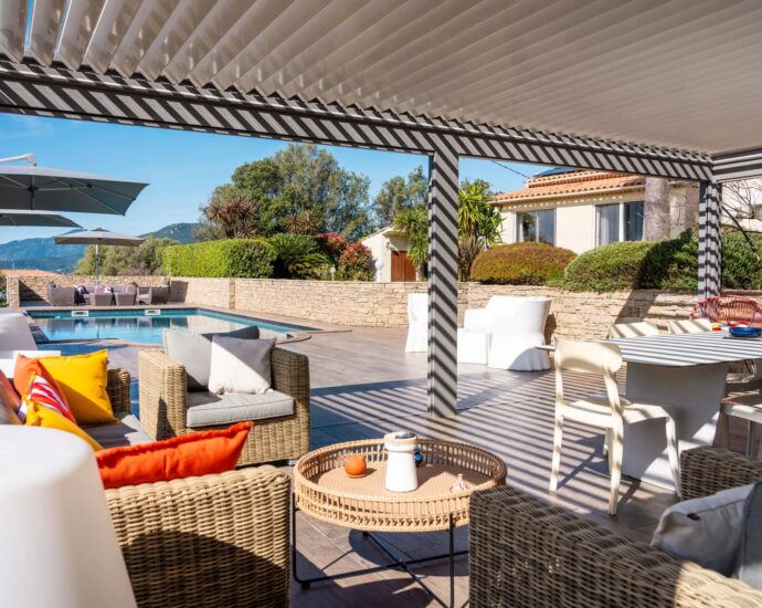 Exclusivité, Afa, Ajaccio, Villa 4 chambres, piscine chauffée, pool house, aperçu mer, proche plage