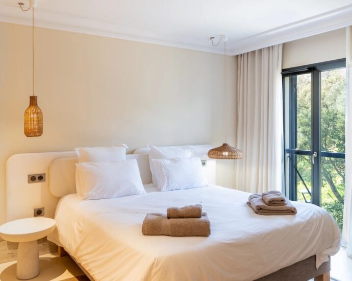 Porto-Vecchio, Town Centre, Sea-View Apartment, 3 Bedrooms, Terrace, Close to Beaches