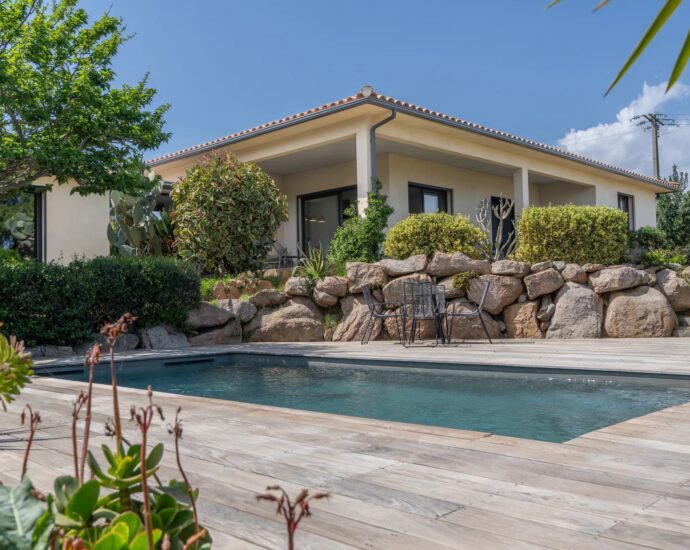 Pinarello, Capicciola, Villa 3 chambres, T4, piscine, vue dégagée, proche plage