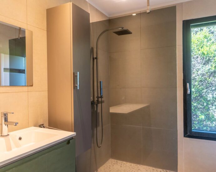 Pinarello, Capicciola, Villa 3 chambres, T4, piscine, vue dégagée, proche plage