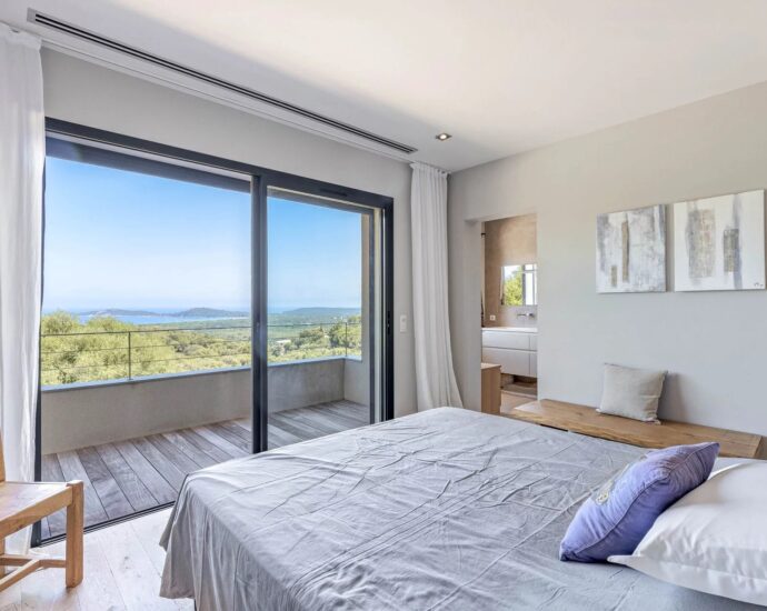 Pinarello –  domaine privé, villa d’architecte de 5 chambres avec piscine, garage ,vue mer panoramique, au calme