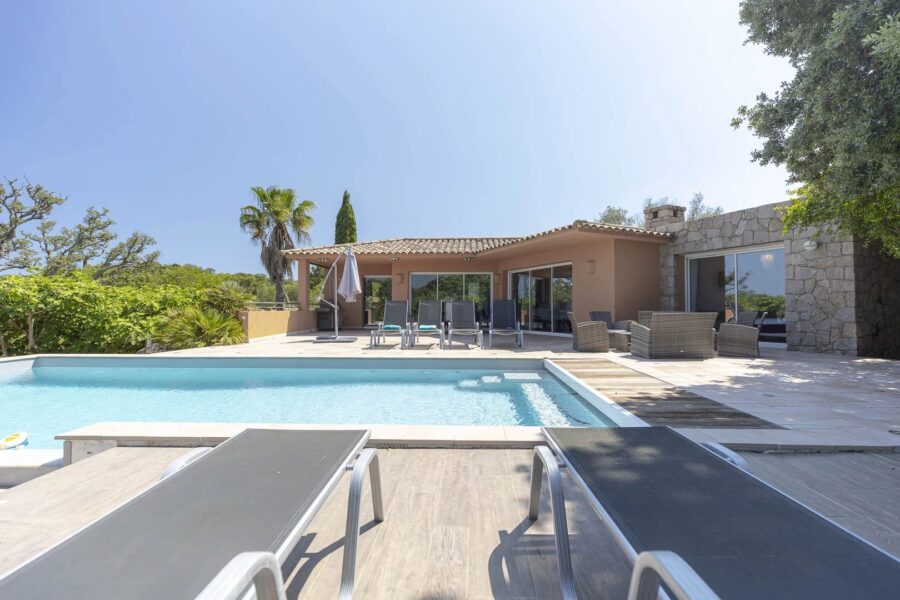 Exclusivité, Porto-Vecchio, Carpalone, villa 4 Chambres, Garage, Piscine, vue dégagée,  Proche plage