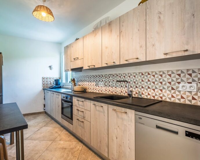 Lumio, Villa de plain pied, 4 chambres, dépendance, piscine, vue montagnes, plage à pied