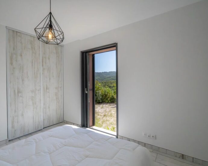 Porticcio, South Shore of Ajaccio – Villa – 7 Rooms – 4 Bedrooms