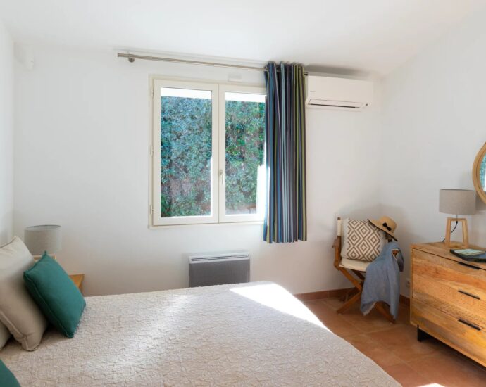 RV1880 – Domaine de Cala Rossa, villa 4 chambres, pied dans l’eau