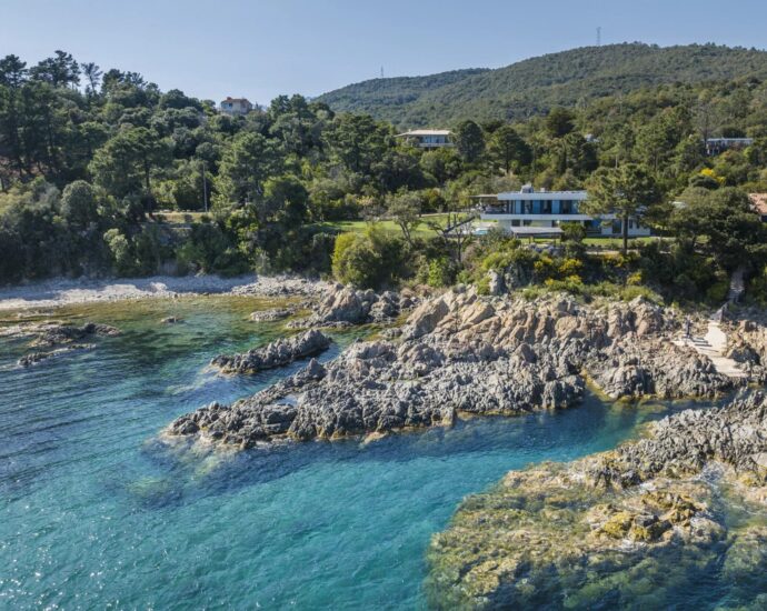 Côte des Nacres, Canella, Villa pied dans l&rsquo;eau, 5 chambres, piscine, vue mer panoramique, accès privé mer