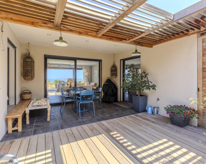 Pinarello –  domaine privé, villa d’architecte de 5 chambres avec piscine, garage ,vue mer panoramique, au calme