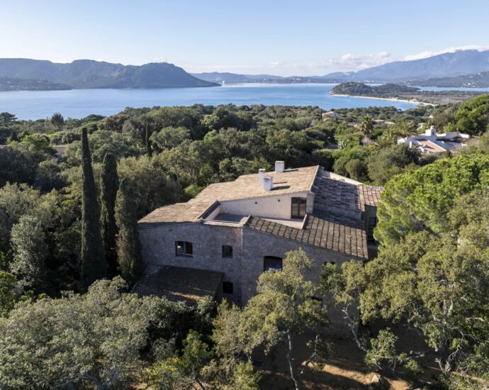 Porto-Vecchio, Domaine de Cala Rossa, villa 8 bedrooms, pool and close to the beach