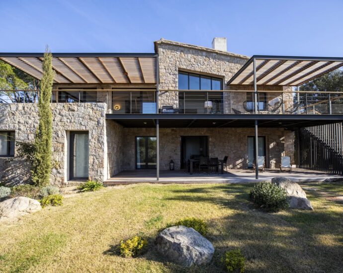 Porto-Vecchio, Domaine de Cala Rossa, villa 8 bedrooms, pool and close to the beach