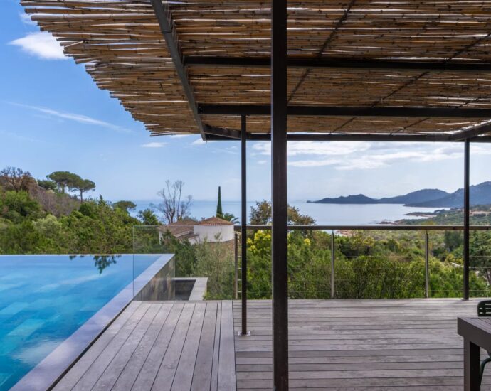 Porto-Vecchio, Palombaggia, 4 Bedroom Villa with Pool, Sea View and Close to the Beach