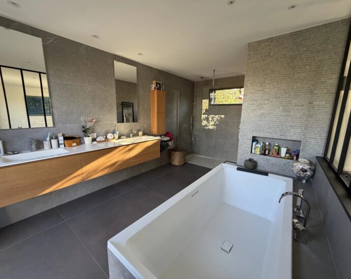 Pinarello, Capicciola, Villa 3 chambres, T4, piscine, vue dégagée, proche plage