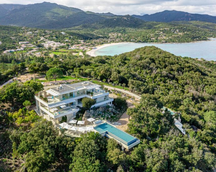 Favone, villa, panoramic sea view, 7 bedrooms, close to the beach, swimming pool, cinema room, gym, sauna, hammam, arcade room, pétanque court