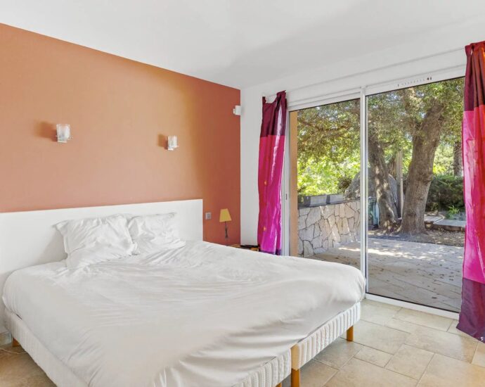 Exclusivité, Porto-Vecchio, Carpalone, villa 4 Chambres, Garage, Piscine, vue dégagée,  Proche plage