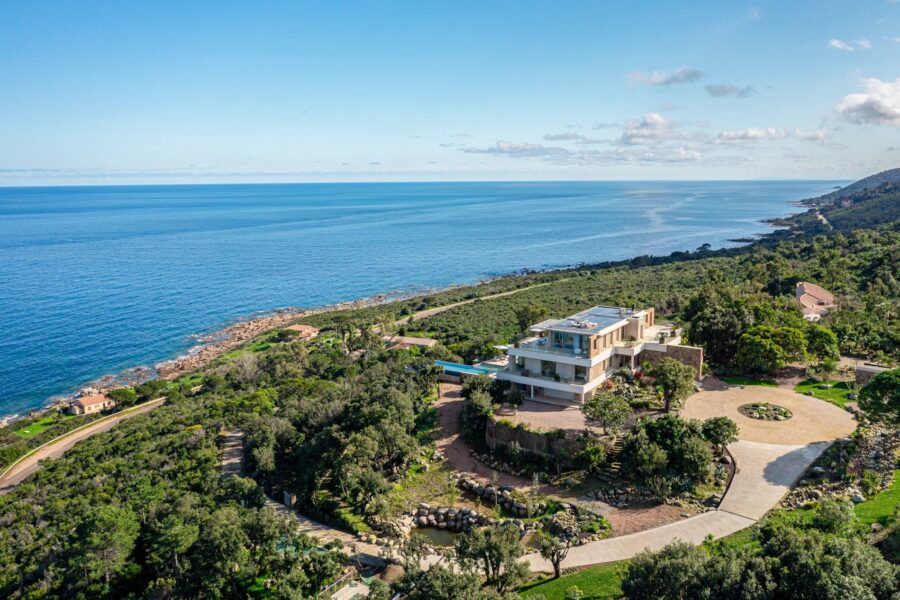 Favone, villa, panoramic sea view, 7 bedrooms, close to the beach, swimming pool, cinema room, gym, sauna, hammam, arcade room, pétanque court