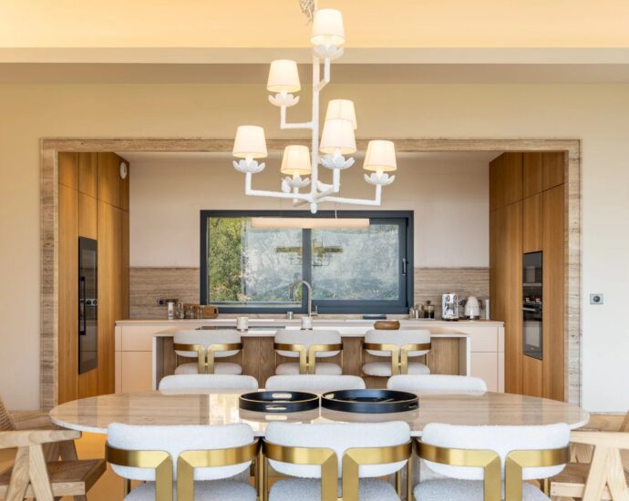 Porto-Vecchio, Town Centre, Sea-View Apartment, 3 Bedrooms, Terrace, Close to Beaches