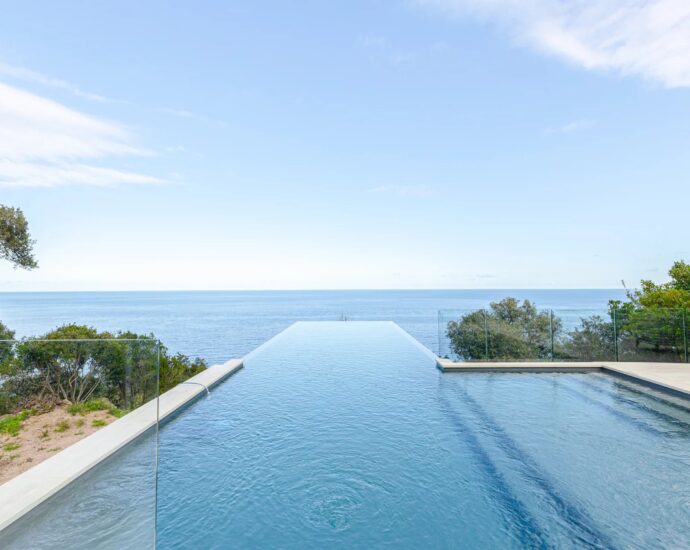 Favone, villa, panoramic sea view, 7 bedrooms, close to the beach, swimming pool, cinema room, gym, sauna, hammam, arcade room, pétanque court
