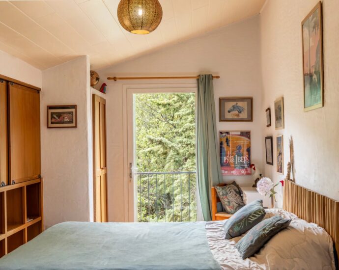 Porto-Vecchio, Palombaggia, 4 Bedroom Villa with Pool, Sea View and Close to the Beach