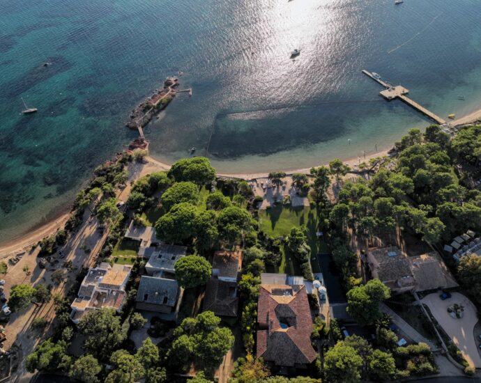 RV1880 – Domaine de Cala Rossa, villa 4 chambres, pied dans l’eau