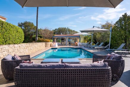 Exclusivité, Afa, Ajaccio, Villa 4 chambres, piscine chauffée, pool house, aperçu mer, proche plage