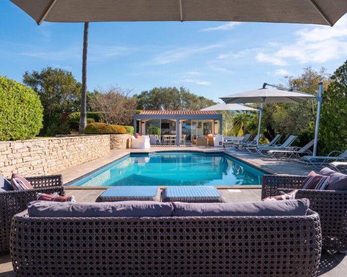 Exclusivité, Afa, Ajaccio, Villa 4 chambres, piscine chauffée, pool house, aperçu mer, proche plage