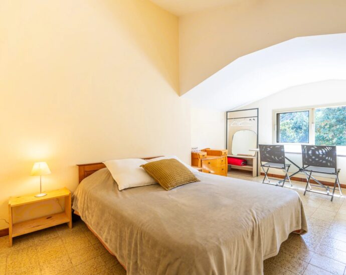 Plage de Canella, Sari-solenzara, pied dans l&rsquo;eau, accès privé plage.