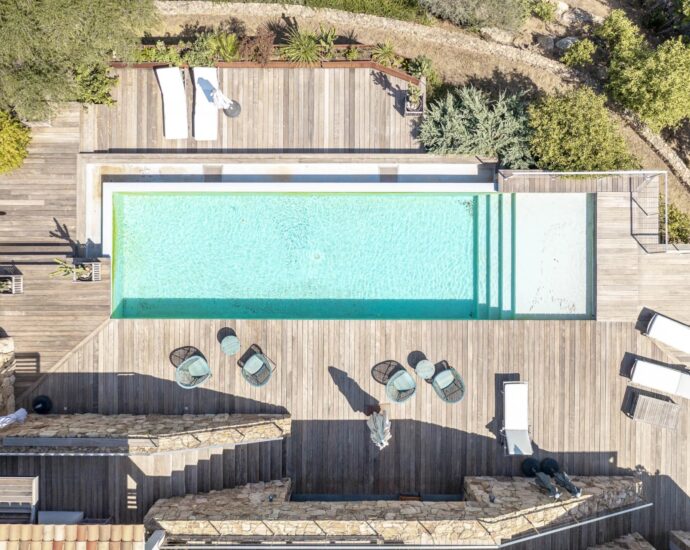 Pinarello –  domaine privé, villa d’architecte de 5 chambres avec piscine, garage ,vue mer panoramique, au calme