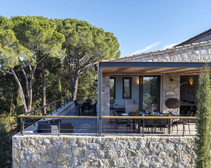 Porto-Vecchio, Domaine de Cala Rossa, villa 8 bedrooms, pool and close to the beach