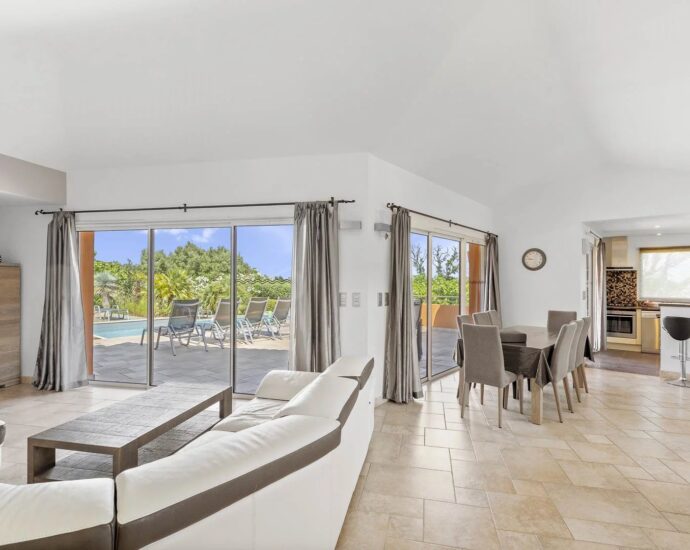 Exclusivité, Porto-Vecchio, Carpalone, villa 4 Chambres, Garage, Piscine, vue dégagée,  Proche plage