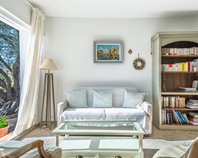 Lumio, Villa de plain pied, 4 chambres, dépendance, piscine, vue montagnes, plage à pied