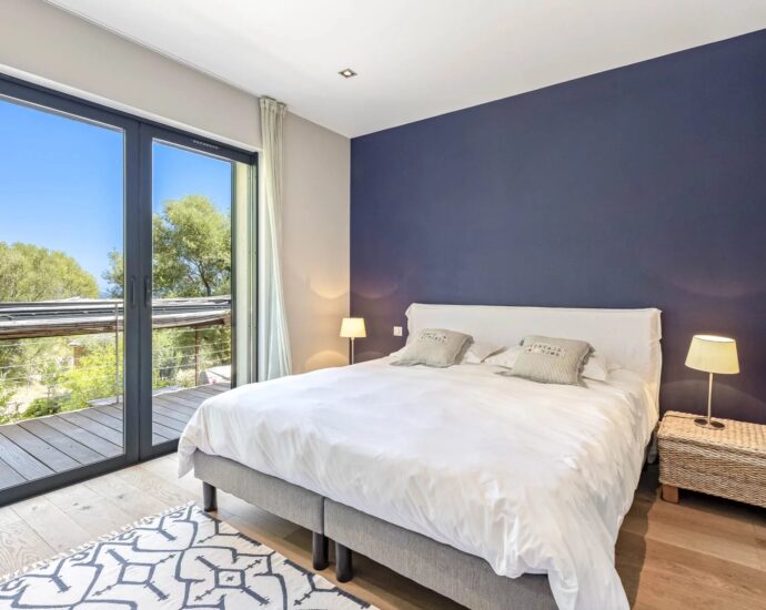 Pinarello –  domaine privé, villa d’architecte de 5 chambres avec piscine, garage ,vue mer panoramique, au calme