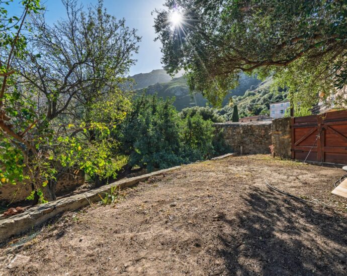 Exclusivity, Balagne, Occhiatana, Manor House to Renovate, 12 Rooms, Outbuilding, Mountain Views, Close to L’Île-Rousse and the Beaches