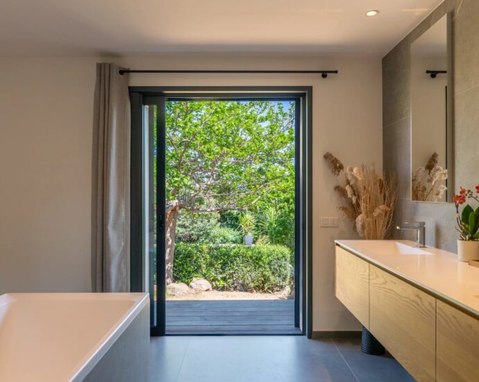 Pinarello, Capicciola, Villa 3 chambres, T4, piscine, vue dégagée, proche plage
