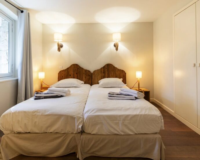 Porto-Vecchio, Domaine de Cala Rossa, villa 8 bedrooms, pool and close to the beach