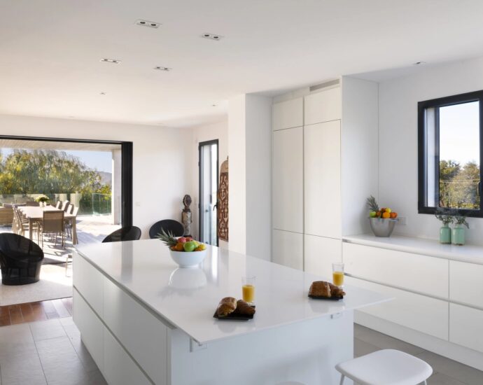 Porto Vecchio, Cala Rossa, 7 bedrooms villa, Pool, close to the beach, Sea views