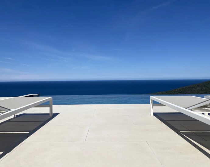 Corbara, villa 4 chambres, piscine à débordement, vue mer imprenable, proche plage