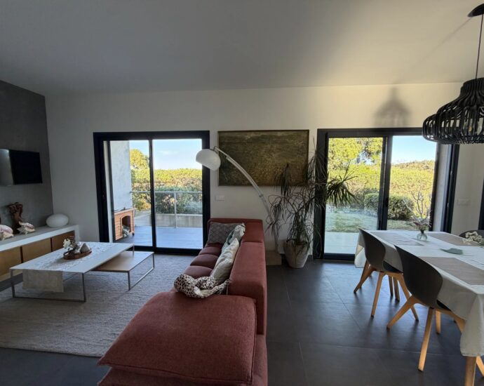 Pinarello, Capicciola, Villa 3 chambres, T4, piscine, vue dégagée, proche plage