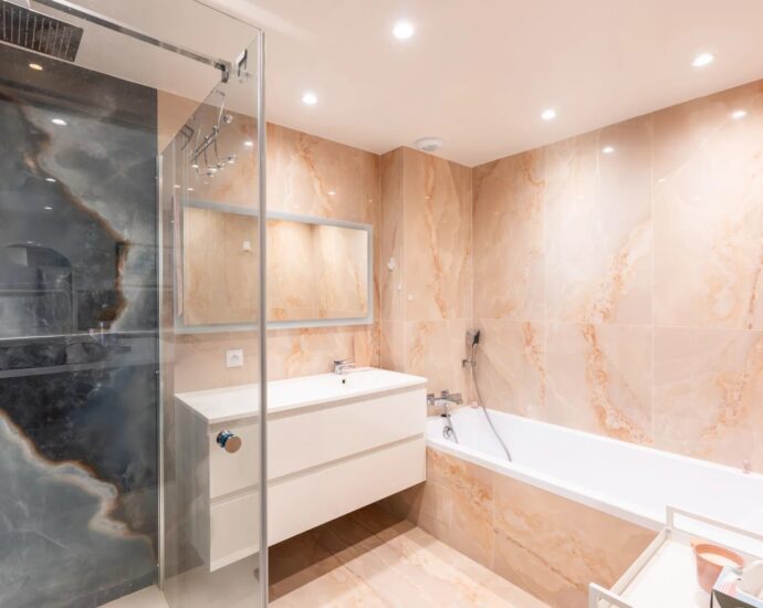 Exclusive, Ajaccio, Route des Sanguinaires , Panoramic sea view apartment with 2 bedrooms, terrace, and within walking distance of the beach.