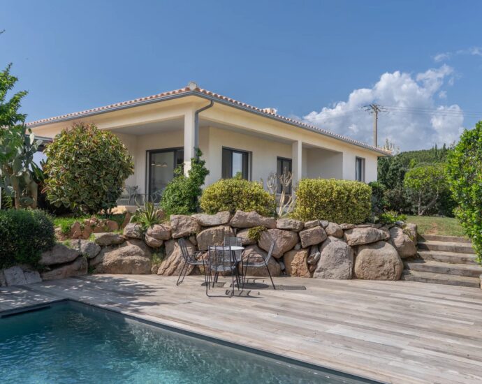 Pinarello, Capicciola, Villa 3 chambres, T4, piscine, vue dégagée, proche plage