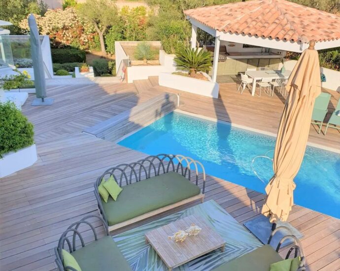 Lecci, Villa avec piscine,  5 chambres, environnement calme, proche plage et commodités