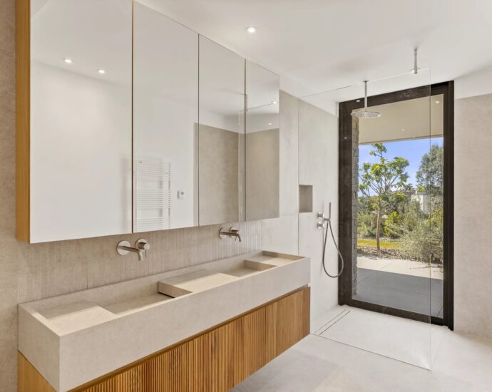 Villa contemporaine neuve, 4 chambres, piscine, vue mer, proche plage