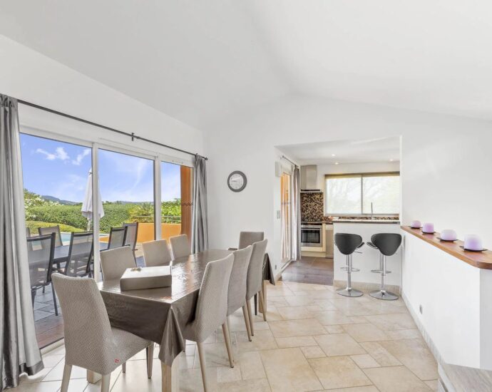 Exclusivité, Porto-Vecchio, Carpalone, villa 4 Chambres, Garage, Piscine, vue dégagée,  Proche plage