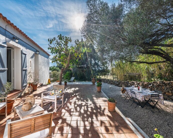 Lumio, Villa de plain pied, 4 chambres, dépendance, piscine, vue montagnes, plage à pied