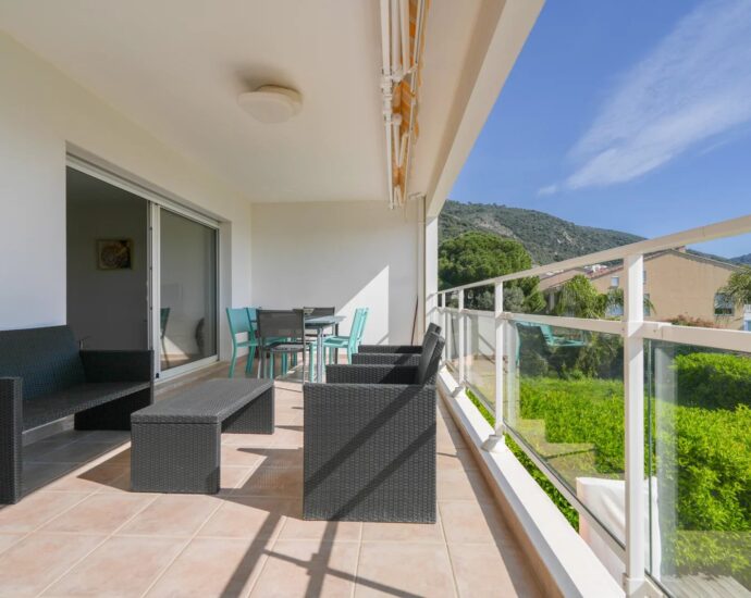 Exclusivité, Ajaccio, Route des Sanguinaires, Appartement vue mer, 3 chambres, plage à pied