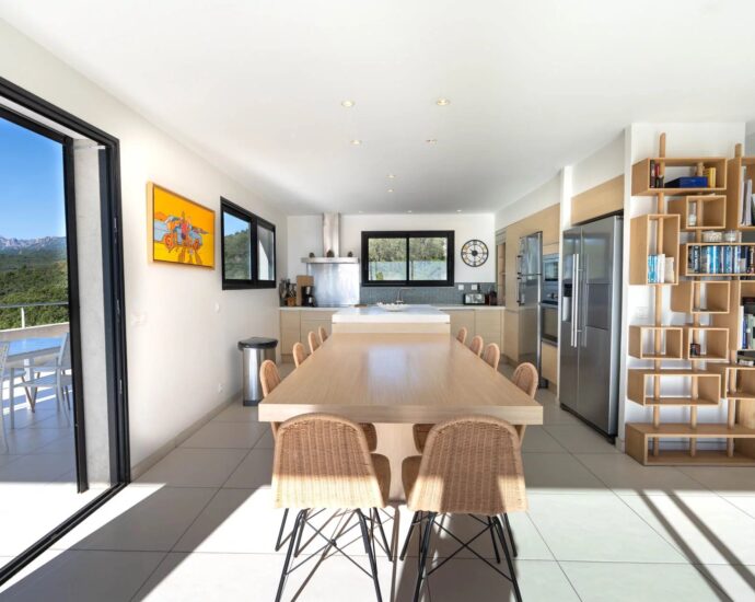 Exclusivité, Tarco, Villa vue mer,  8 chambres, piscine chauffée, salle de sport, proche plage