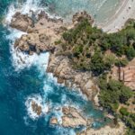Plage de Canella, Sari-solenzara, pied dans l&rsquo;eau, accès privé plage.
