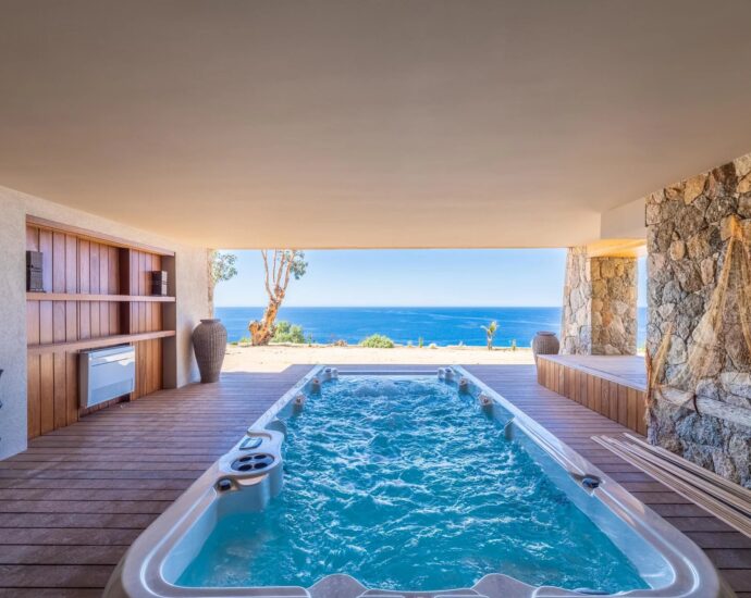 L&rsquo;Île Rousse, Villa vue mer panoramique, 6 chambres, Piscine extérieur, Piscine intérieure, Sauna, Cinéma, proche plage