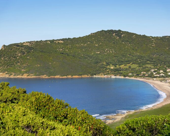 Exclusivité, Costa di Villanova, Villa contemporaine vue mer panoramique, 6 chambres, 2 appartements indépendants, piscine, proche plages et Ajaccio