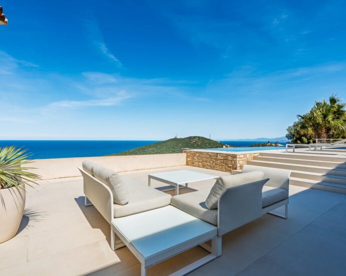 Corbara, villa 4 chambres, piscine à débordement, vue mer imprenable, proche plage