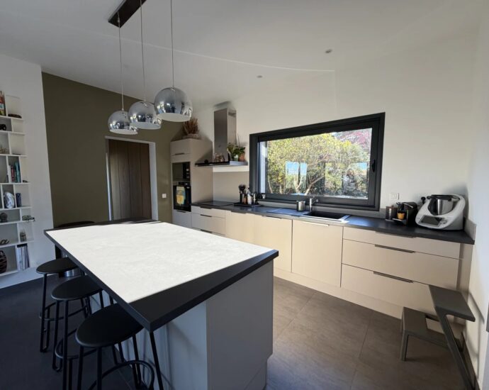 Pinarello, Capicciola, Villa 3 chambres, T4, piscine, vue dégagée, proche plage