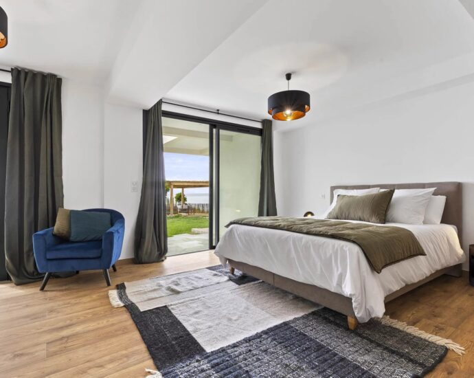 Côte des Nacres, Canella, Villa pied dans l&rsquo;eau, 5 chambres, piscine, vue mer panoramique, accès privé mer